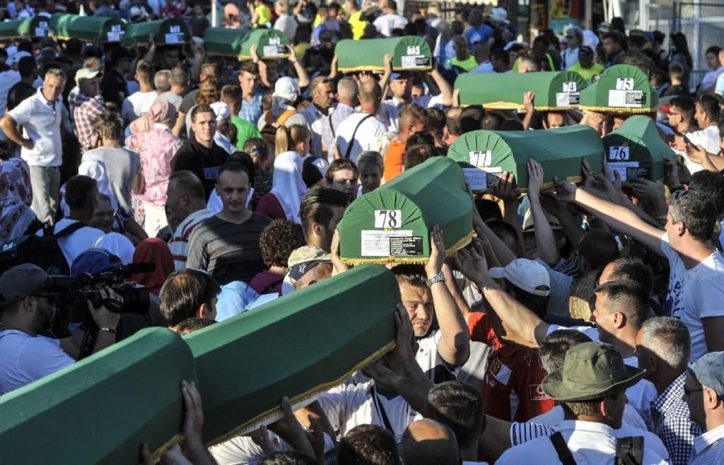 Svijet pamti Srebrenicu 2.jpg - Projekat 